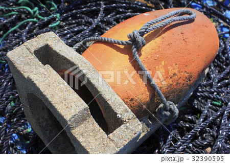 漁港の蛸壺 32390595