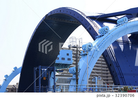 河川の防潮水門 32390706