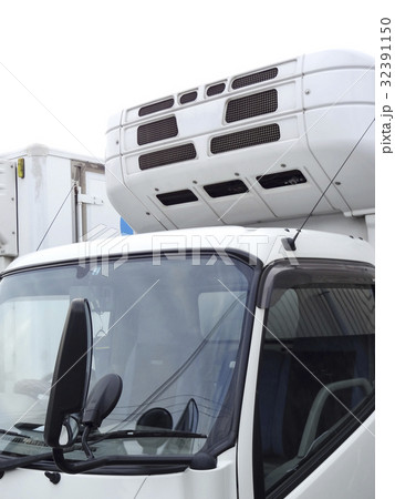 トラックの車庫 32391150