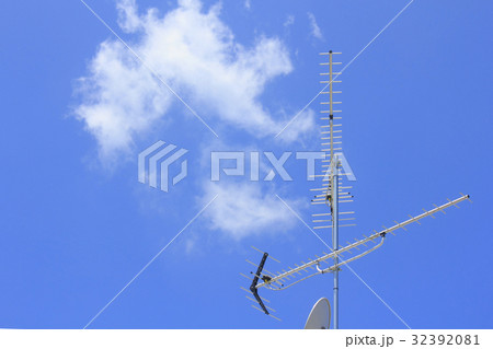 地デジアンテナと青空 地デジアンテナと青空 32392081