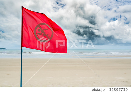 Red no swimming flag warning for tourist 32397739