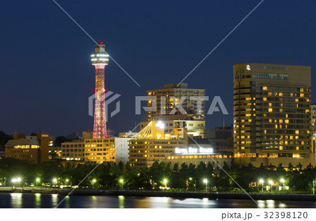 横浜マリンタワーの夜景 3 横浜マリンタワーの夜景 3 32398120