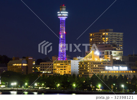 横浜マリンタワーの夜景 4 32398121