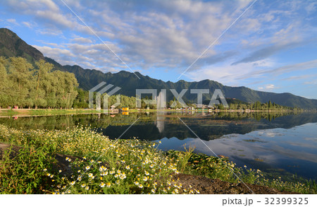 View of Dal Lake in Srinagar, India 32399325