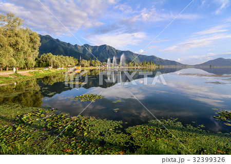 View of Dal Lake in Srinagar, India 32399326