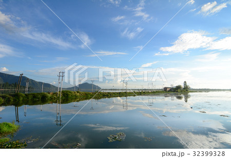 View of Dal Lake in Srinagar, India 32399328