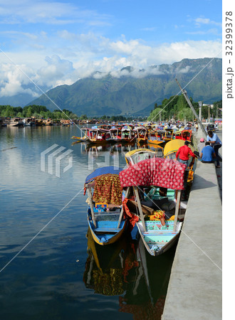 View of Dal Lake in Srinagar, India 32399378