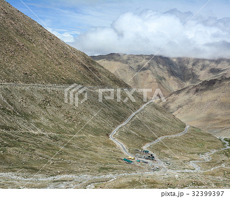 Mountain scenery in Ladakh, India 32399397