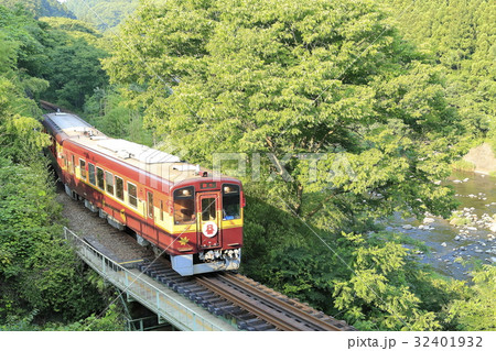 新緑のわたらせ渓谷鉄道 32401932