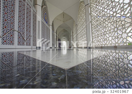 マレーシアのブルーモスクの回廊 マレーシアのブルーモスクの回廊 32401967