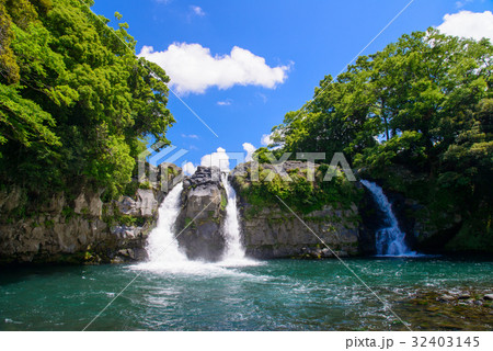 【静岡県裾野市】五竜の滝、夏 32403145