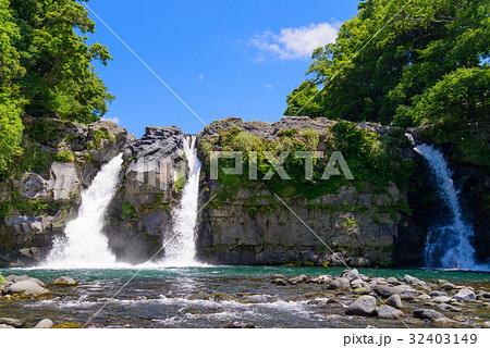 【静岡県裾野市】五竜の滝、夏 32403149