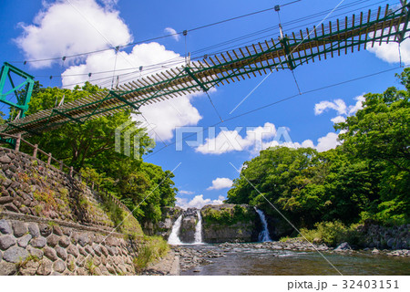 【静岡県裾野市】五竜の滝、吊り橋、夏 32403151