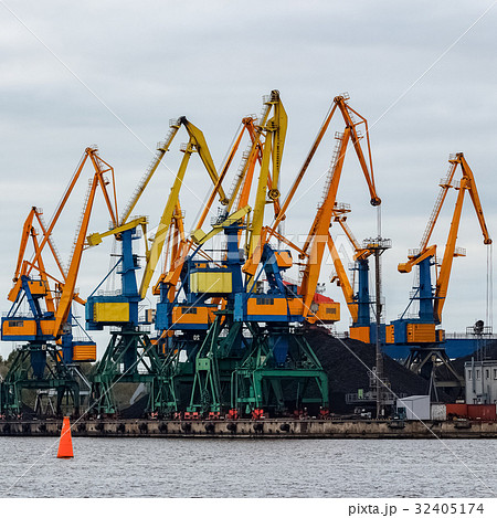 Yellow cargo cranes Yellow cargo cranes 32405174