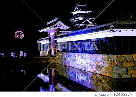 松本城 (烏城) 黒門 夜景ライトアップ ( 長野県 松本市 丸の内 ) 松本城 (烏城) 黒門 夜景ライトアップ ( 長野県 松本市 丸の内 ) 32405277