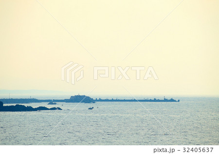 夕暮れの釣り人 32405637
