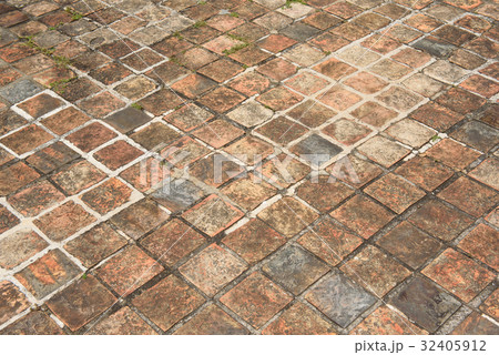 The old tiles 32405912