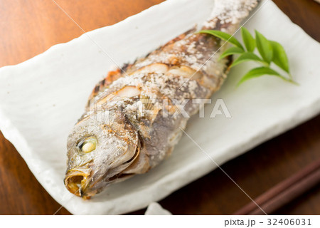 イサキの塩焼き 32406031