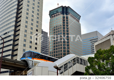 天王洲アイル駅を出発する東京モノレール 天王洲アイル駅を出発する東京モノレール 32406750