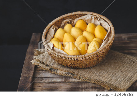 Fresh Little Mangoes Fresh Little Mangoes 32406868
