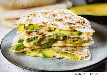 Mexican avocado quesadilla 32408939