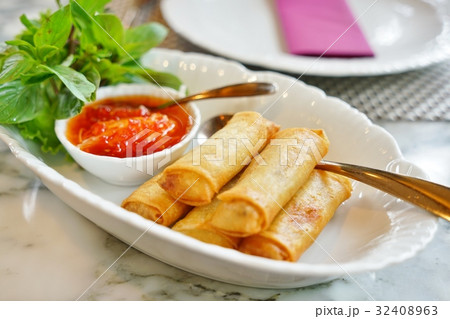 タイ料理、揚げ春巻き、ポピア・トート タイ料理、揚げ春巻き、ポピア・トート 32408963