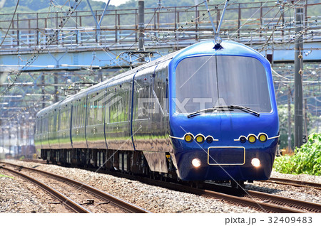 2017/07/11　東海道本線　相模貨物－平塚　伊豆急行　2100系　　『ロイヤルエクスプレス』 32409483