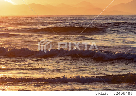 Tropical sunrise at beach Tropical sunrise at beach 32409489