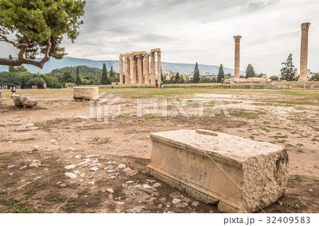 Greek ruins in Athens Greece 32409583