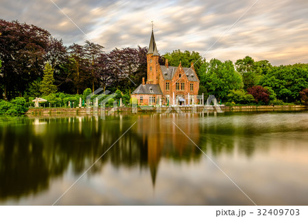 Bruges (Brugge) cityscape with Minnewater lake Bruges (Brugge) cityscape with Minnewater lake 32409703