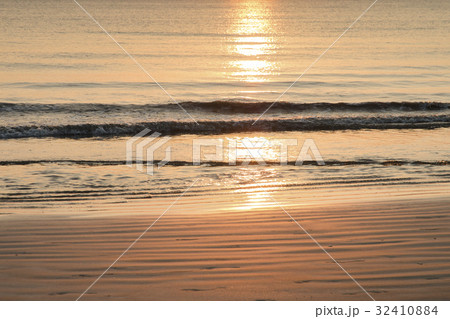 Beautiful sea of summer background and sunset  32410884