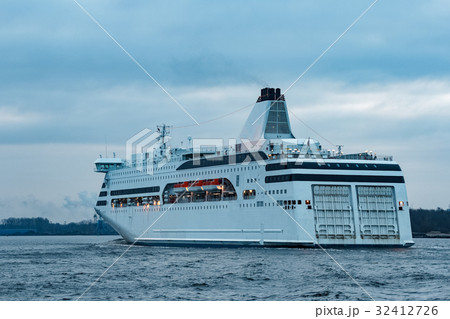 White passenger ship 32412726
