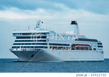 White passenger ship 32412730