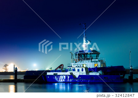 Blue tug ship Blue tug ship 32412847