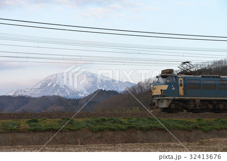 雪の伊吹山とEF6626 32413676