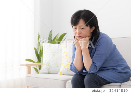 ミドル女性 32414810