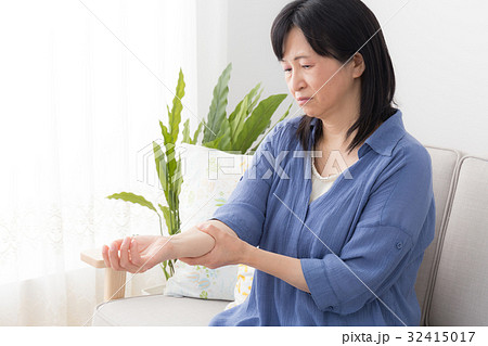 ミドル女性 ミドル女性 32415017