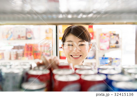 コンビニ コンビニ 32415136