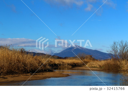 恋瀬川と雪化粧の筑波山 恋瀬川と雪化粧の筑波山 32415766