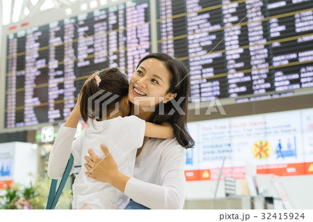 親子 旅行 空港 家族旅行 イメージ 親子 旅行 空港 家族旅行 イメージ 32415924