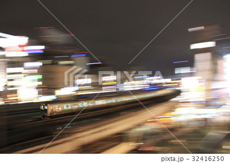 夜の山手線E231系500番台（流し撮り） 32416250