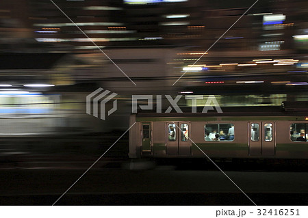 夜の山手線E231系500番台（流し撮り） 32416251