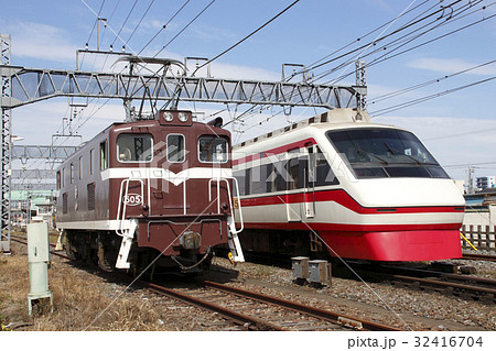 秩父鉄道デキ500形単機と東武りょうもう号 秩父鉄道デキ500形単機と東武りょうもう号 32416704