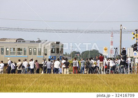 撮り鉄集団 32416709