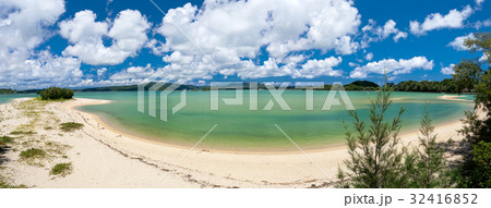 沖縄  (6月  羽地内海   夏  青い海  青い空) 32416852