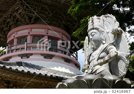 虚空蔵菩薩と最御崎寺の多宝塔(高知県室戸市) 虚空蔵菩薩と最御崎寺の多宝塔(高知県室戸市) 32416967