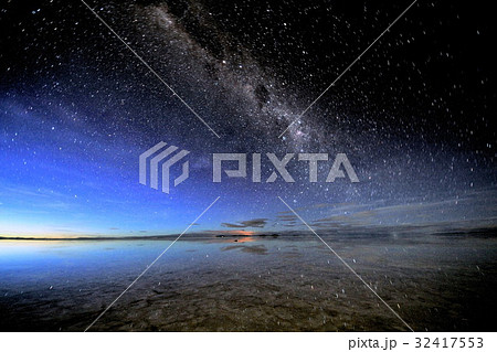 ウユニ塩湖の星空 32417553