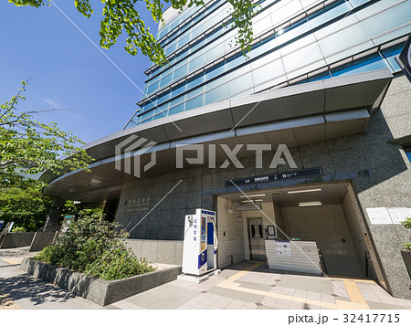 名古屋市瑞穂区　瑞穂区役所　玄関前　地下鉄2番出入口 32417715