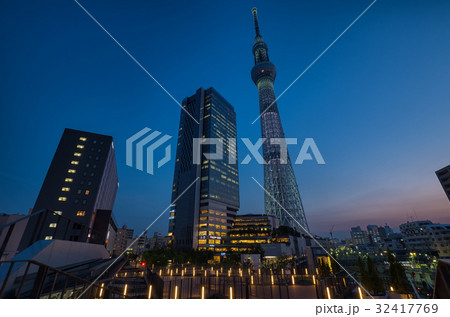 【東京夜景】 東京スカイツリー　ブルーアワー 32417769
