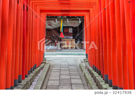 【日本の風景】 穴守稲荷神社 鳥居 【日本の風景】 穴守稲荷神社 鳥居 32417936